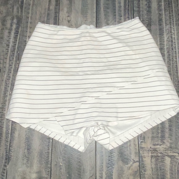 Lulus skort - Picture 1 of 3